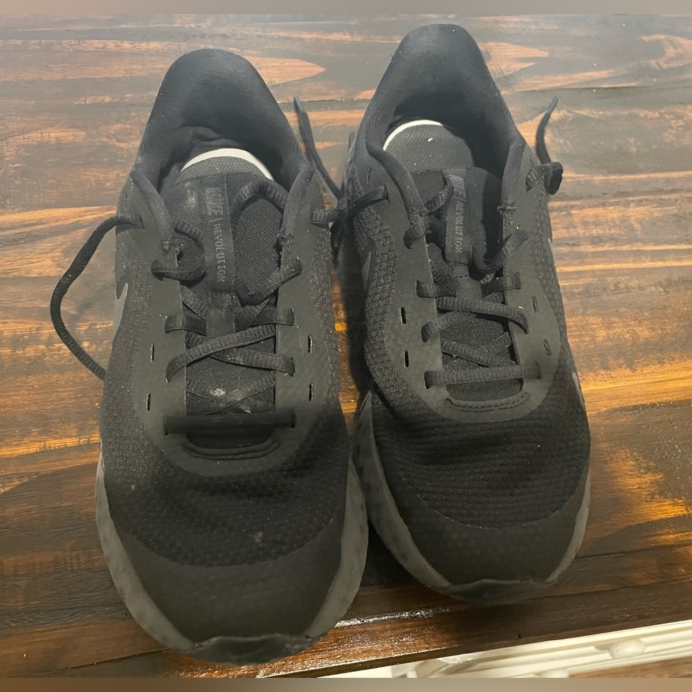 Nike Revolution 5 shoes